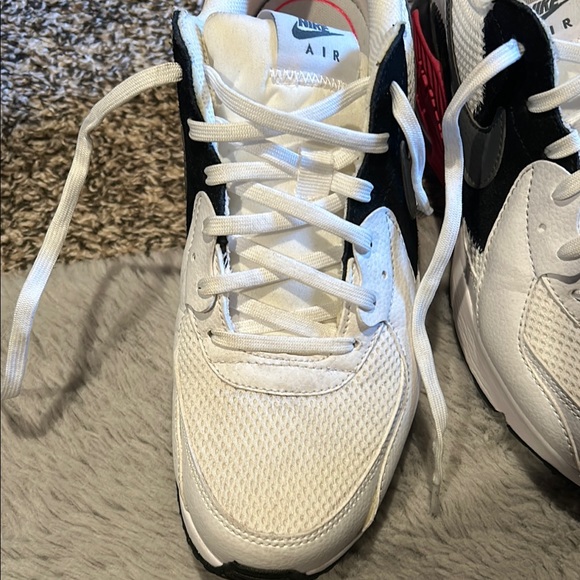 Nike Women's Excee Air Max White and Pink Sneakers - Picture 7 of 11